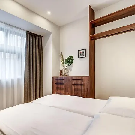 Domillion 2bdr Modern Old Town Retreat So1d Апартаменты