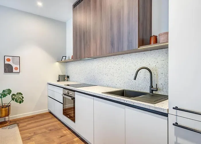 Domillion 2bdr Modern Old Town Retreat So1d Butas