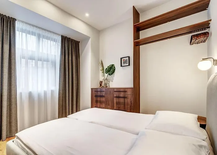 Domillion 2bdr Modern Old Town Retreat So1d Butas