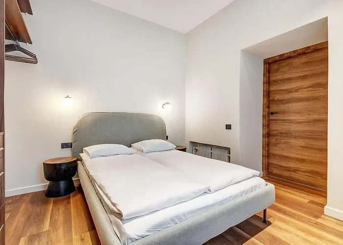 Domillion 2bdr Modern Old Town Retreat So1d Butas *