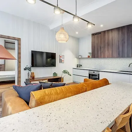 Domillion 2bdr Modern Old Town Retreat So1d