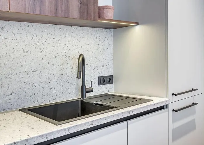 Domillion 2bdr Modern Old Town Retreat So1d דירה