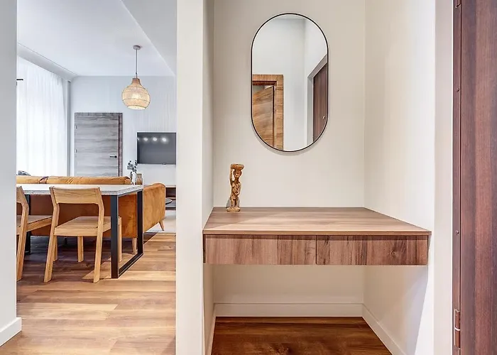 Domillion 2bdr Modern Old Town Retreat So1d דירה