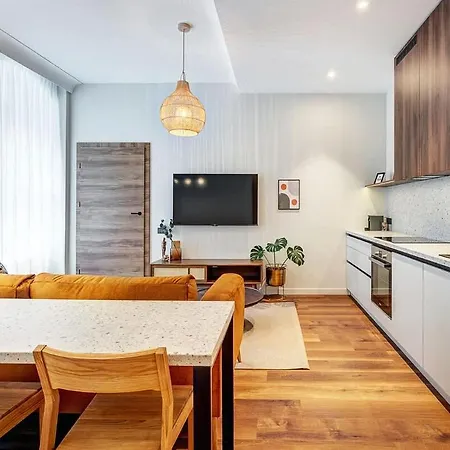 Domillion 2bdr Modern Old Town Retreat So1d Apartament